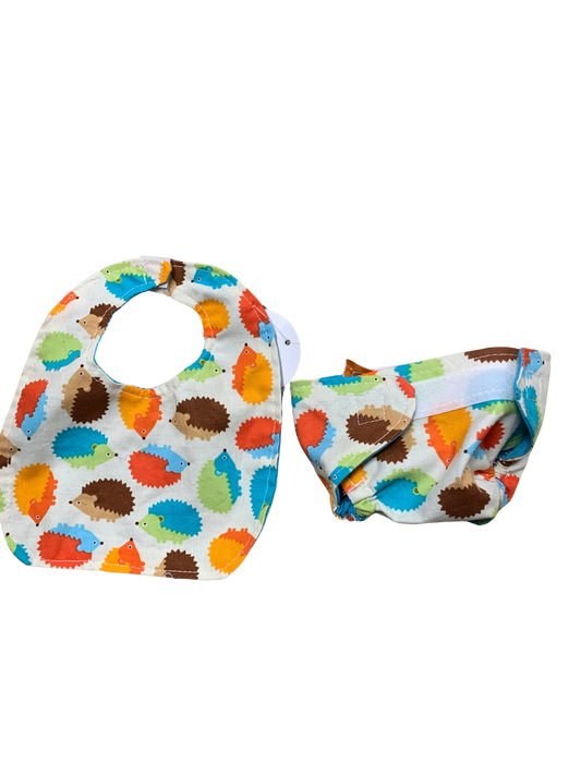 Oops - Ensemble bavoir et couche petits hérissons pour poupéé